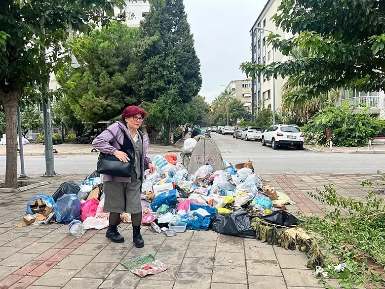 izmirde-cop-daglari-vatandasi-cildirtti-izmirin-gozde-ilcesinde-isyan-tertemiz-karsiyaka-hayali-cope-mi-gitti-1791980008433.jpeg