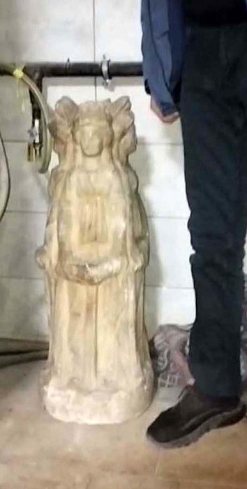 Afyonkarahisar’da durdurulan TIR’da 4 başlıklı heykel ele geçirildi