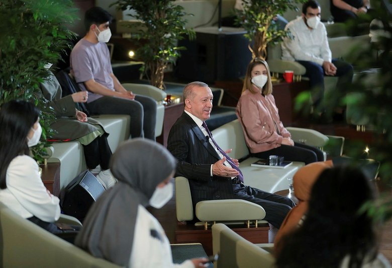 Millet Kütüphanesi’nde söyleşi! Başkan Erdoğan gençlerle bir araya geldi: FETÖ’nün önemli ismi elimizde