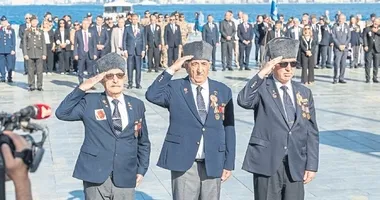 İzmir’de Gaziler Günü için çelenk töreni düzenlendi