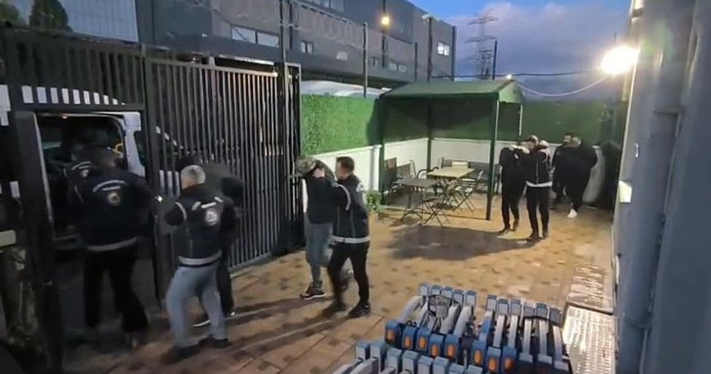 İzmir’de ’insan ticareti’ operasyonu! 4 kişi tutuklandı