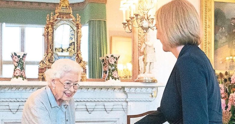 İngiltere’nin yeni başbakanı Kraliçe’den yetkiyi aldı