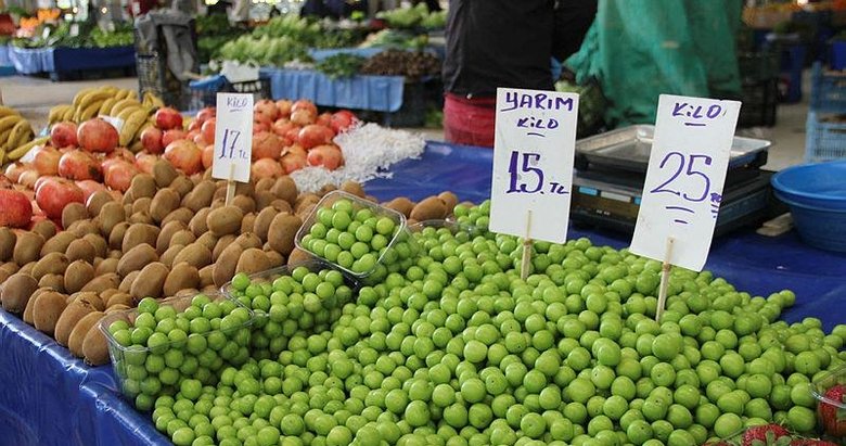 İzmir pazarlarında fırsatçılık! Yasak öncesi fiyatları artırdılar