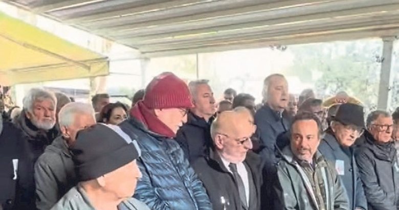 Garo Mafyan eşini son yolculuğa İzmir’den uğurladı