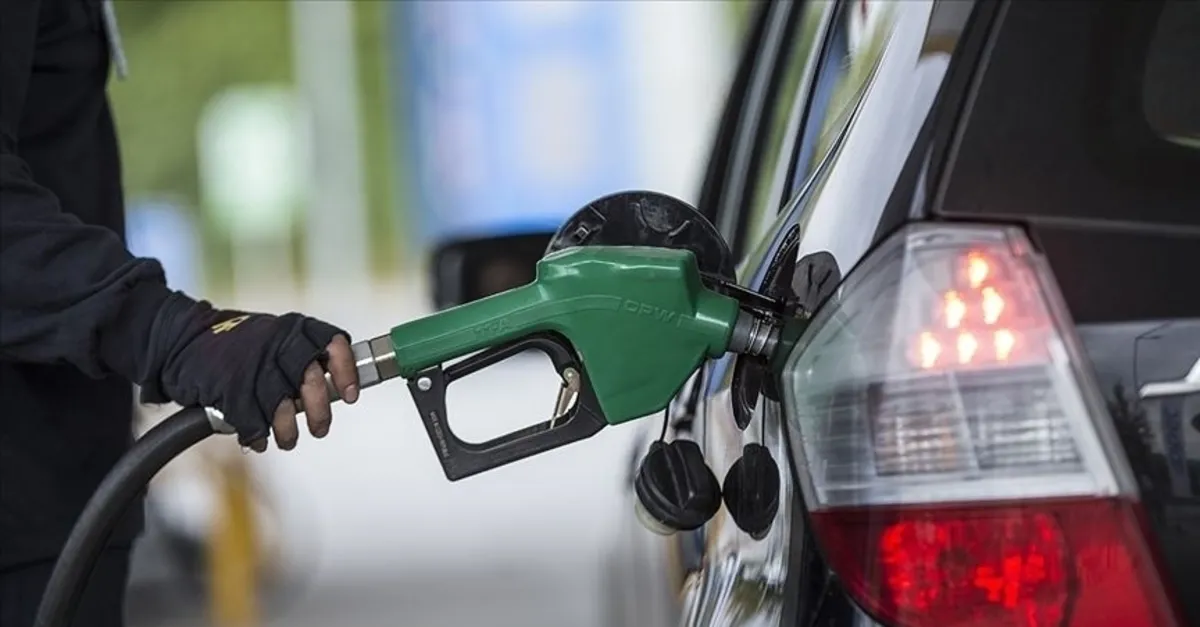Akaryakıtta iki gelişme: Gece planlanan 6,69 TL'lik motorin zammı iptal edildi; 5 Mart'ta 12,45 TL motorin ve 3,68 TL benzin zammı gündemde, eşel mobil tartışması sürüyor