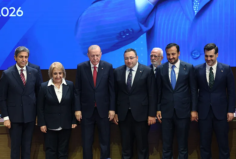 ak-parti-saflari-buyuyor-4-belediye-baskani-daha-rozetini-baskan-erdogandan-aldi-1789065148866.png