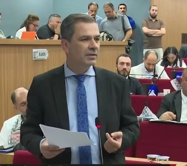 izmirde-milyonluk-tesis-curumeye-terk-edildi-izbb-baskani-cemil-tugaya-sert-tepki-1779289377020.jpeg