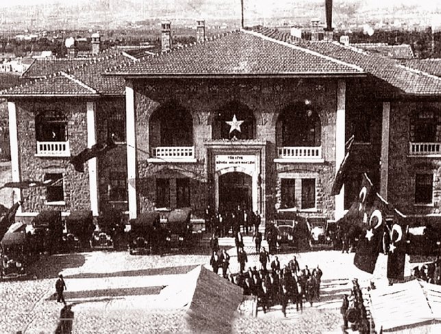 Mustafa Kemal Atatürk'ün de yer aldığı az bilinen fotoğraflarla 29 Ekim Cumhuriyet Bayramı...