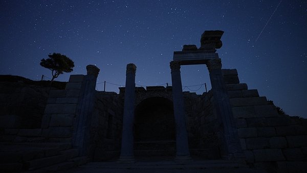 muglada-meteor-yagmuru-kindos-antik-kentinde-nefes-kesen-goruntuler-ortaya-cikti-1755080532707.jpg