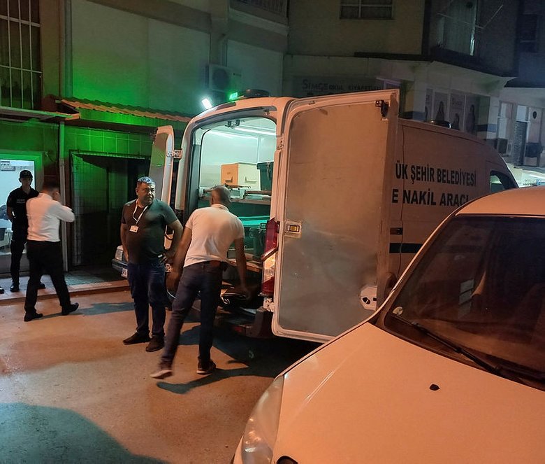 Manisa’da bir kişi karısını ve oğlunu öldürdü