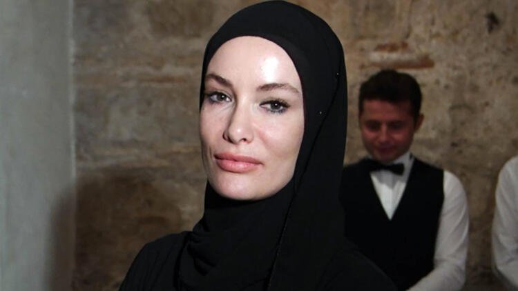 arka sokaklar in eski yildizi gamze ozcelik in kardesi herkesi saskina cevirdi galeri yeni asir