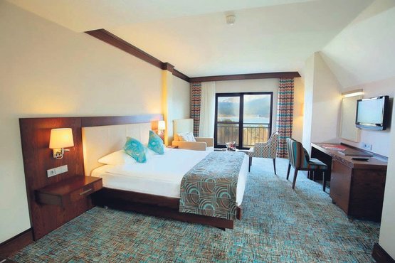 Çeşme’de denize sıfır 5 yıldızlı tatil deneyimi