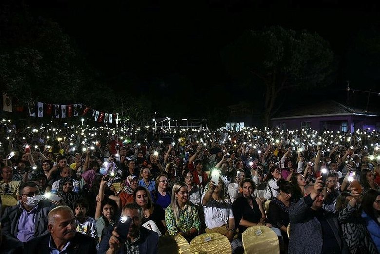 İzmir ve Menemen çilek festivaline akın etti