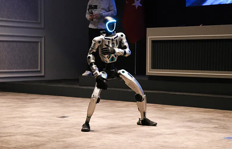 bu-robot-ise-girdi-dansi-olay-oldu-turkiyede-bir-ilk-1788354400088.png