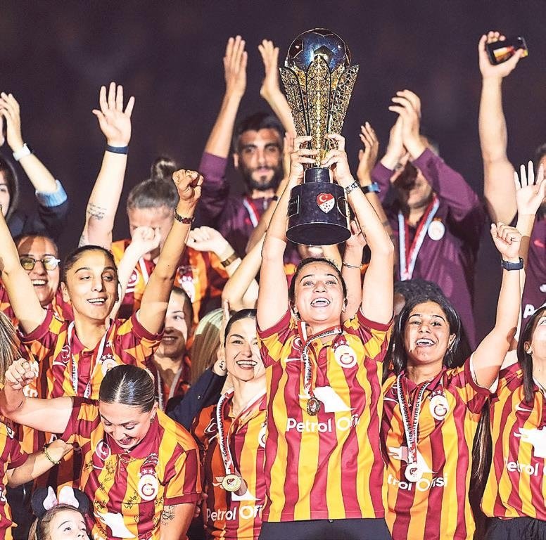 Çifte kupalı şampiyon