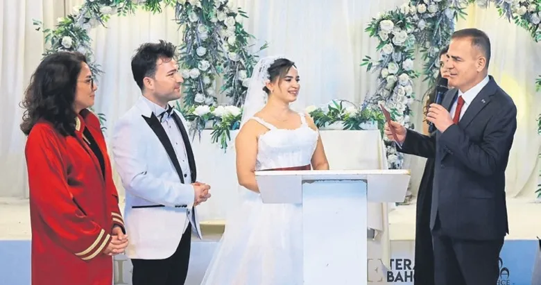 Vali Akbıyık, şehit ailesinin mutlu gününde şahitlik yaptı
