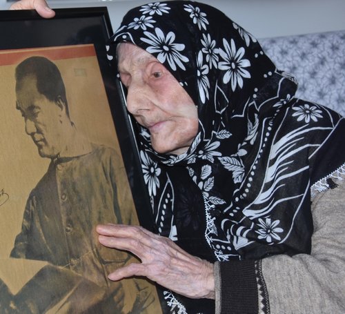 Atiye Teyze Atatürk’ün vefat haberini aldıkları anı gözyaşları ile anlattı