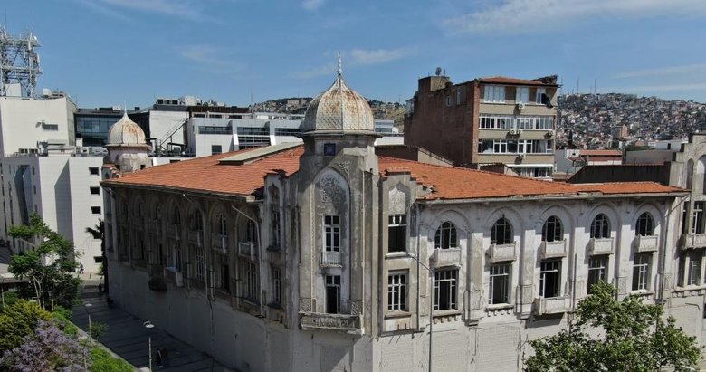 İzmir’deki tarihi Kardiçalı Han’ı satılıyor