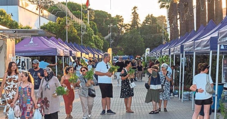 İzmir’de renkli festival basladı