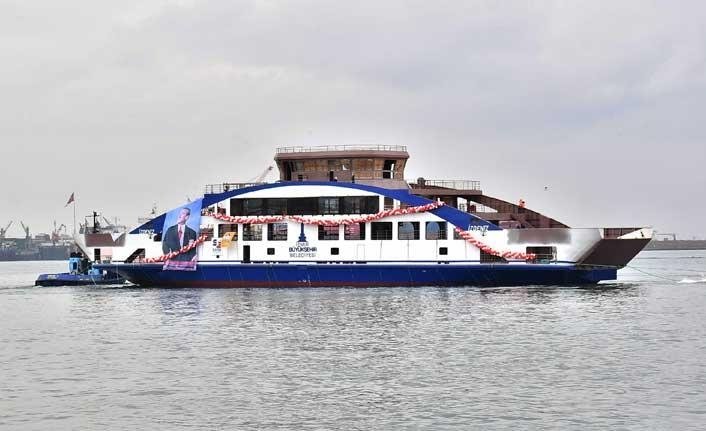 İzmir’in yeni arabalı feribotu suya indi