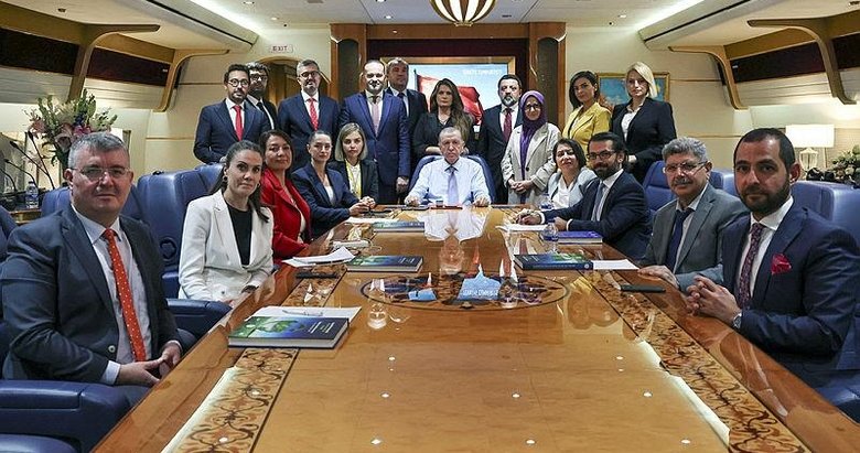 Başkan Erdoğan, Hindistan’daki G20 Liderler Zirvesi dönüşü uçakta gazetecilerin sorularını cevapladı