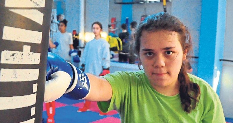 Yarennur karşısına çıkan tüm engelleri sporla aştı