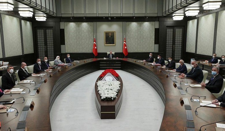 Koronavirüste vakalar düşmezse 9 gün tam kapanma gündemde!