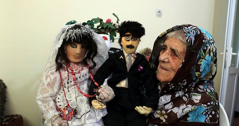 Aydın’da 90’lık Fatma nine bez parçalarından oyuncak yaparak geçiniyor