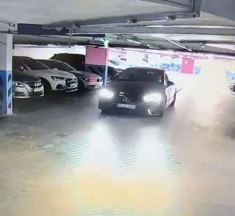 İzmir’de bir vale müşterinin 7 milyon liralık otomobilini perte çıkardı