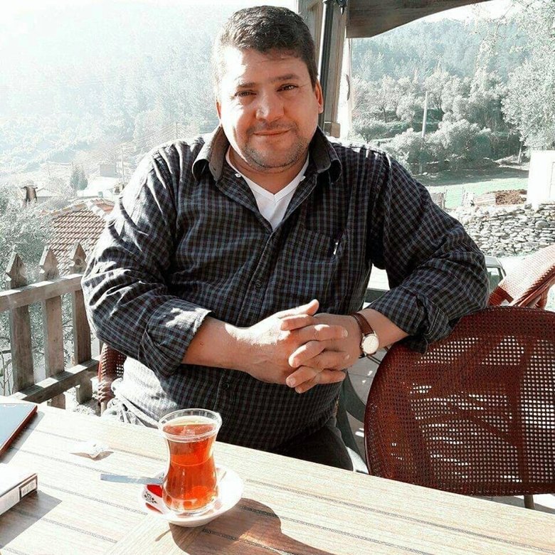 2 çocuk babası, apartmanın merdiven korkuluklarına kendisini astı