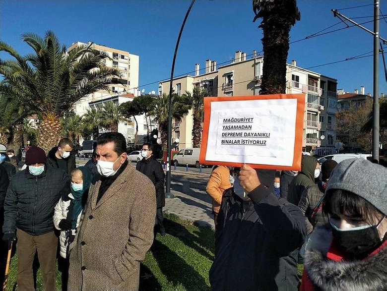 Karşıyaka Belediyesi’ne tepki gösterdiler! Kentsel dönüşüme imar engeli