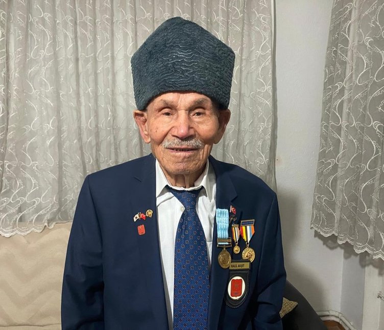 94 yaşındaki Kore Gazisi gözyaşlarına hakim olamadı