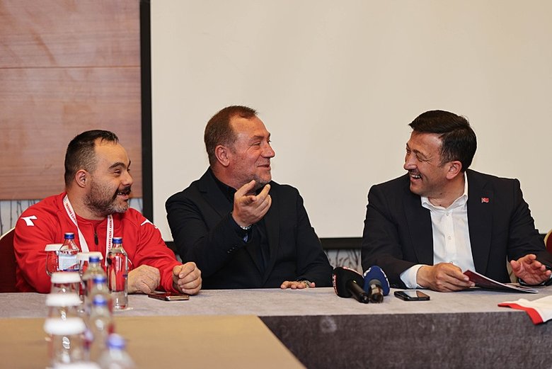 İzmir Büyükşehir Belediye Başkan adayı Dağ, dünya ikincisi özel sporcularla buluştu