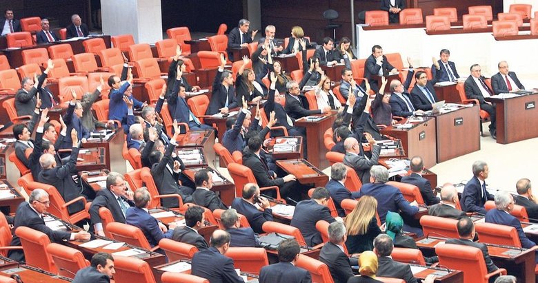 Emekliye ek zam Meclis’ten geçti