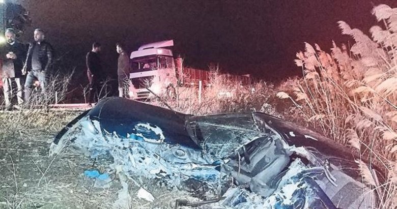 Ceyhan’da 2 otomobil çarpıştı: Bir kişi öldü
