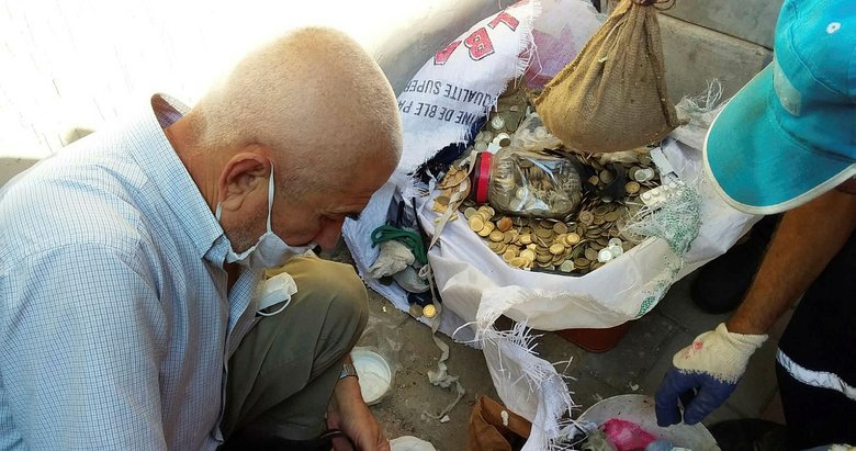 2 kamyon çöp çıkan evde 169 bin lira bulundu!