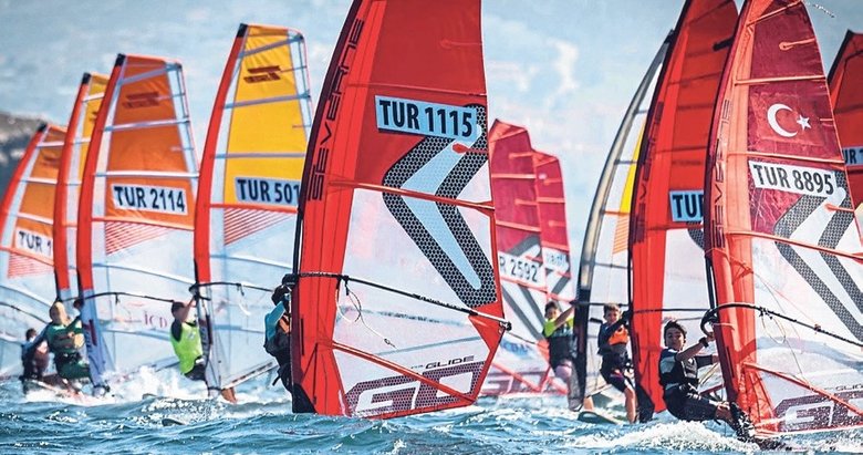 Foça’da sörf rüzgarı milli forma için esti