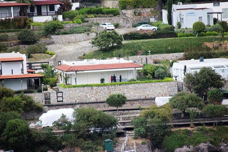 Yılmaz Özdil’in kaçak villasında yalanlara belgeli cevap! ’Mütevazı bir ev’ dediği villada spor salonu bile var