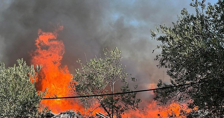 Son dakika: Manisa’da palet fabrikasında yangın