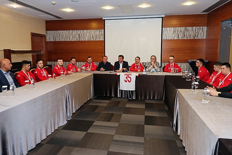 İzmir Büyükşehir Belediye Başkan adayı Dağ, dünya ikincisi özel sporcularla buluştu