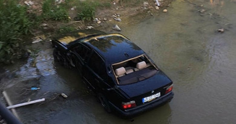 Manisa’da sürücünün tansiyonu düştü, otomobil çaya uçtu