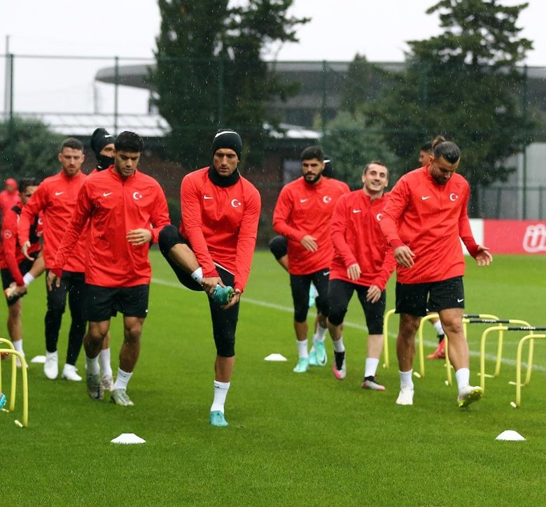 A Milli Takım kampa girdi! Galler maçı hazırlıklarına başladı