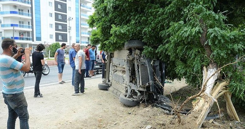 Aydın’da korkunç kaza! Otomobil dut ağacına çarptı: 2 yaralı