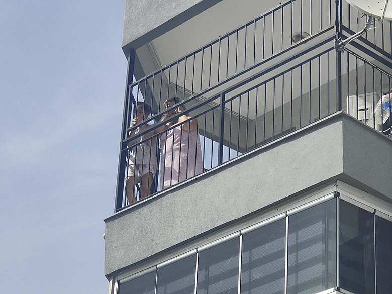 Kuşadası’nda yangın! Mahsur kalanları itfaiye kurtardı