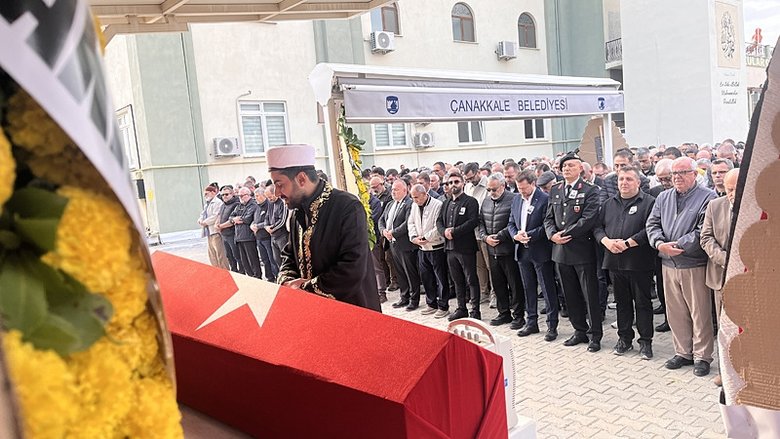 Çanakkale’de emekli astsubay komşusunun kurşunuyla hayatını kaybetti: Askeri törenle toprağa verildi