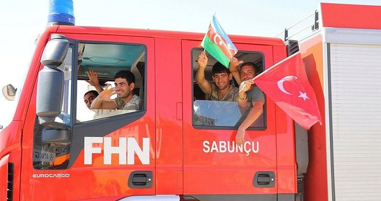 Azerbaycanlı itfaiyeciler görevlerini tamamlayıp dönüş yoluna geçti