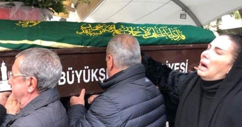Tuğba Özerk babasını İzmir’de son yolculuğuna uğurladı