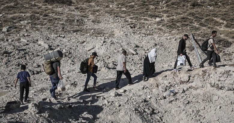 BM, İsrail’in saldırdığı Lübnan’da 420 binden fazla kişinin Suriye’ye geçtiğini bildirdi