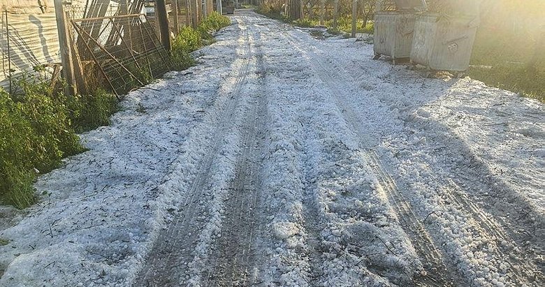 Çeşme’yi hortum diğer ilçeleri dolu vurdu