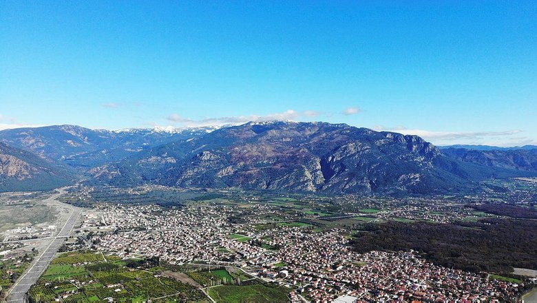 Su altında kalan narenciye bahçeleri havadan görüntülendi